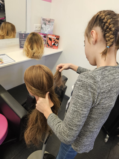 Zöpflikurs Coiffeur Haarpunzel